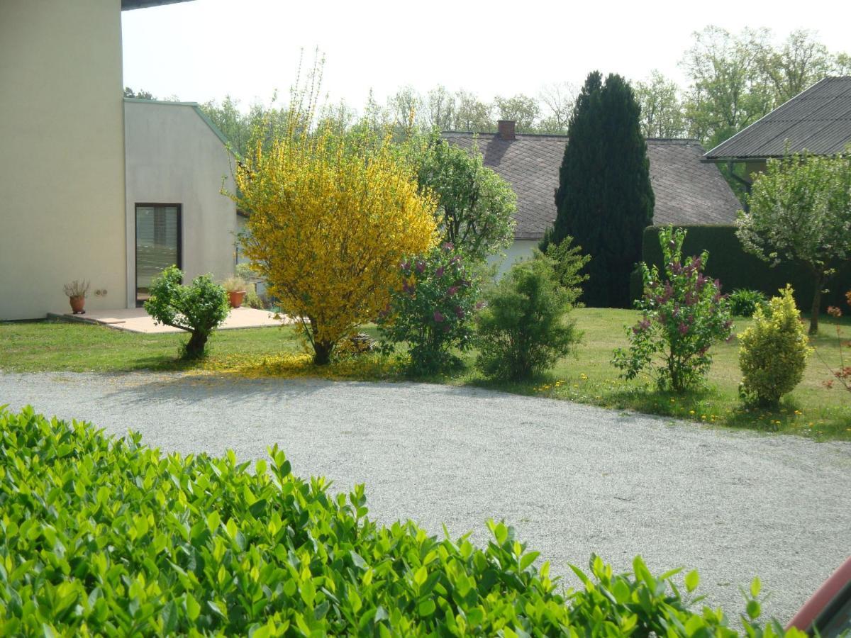Haus Camelia Bed & Breakfast Bad Tatzmannsdorf Bagian luar foto